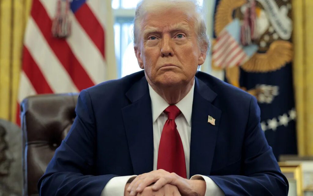 Gráfico mostrando a queda na aprovação de Trump entre evangélicos brancos